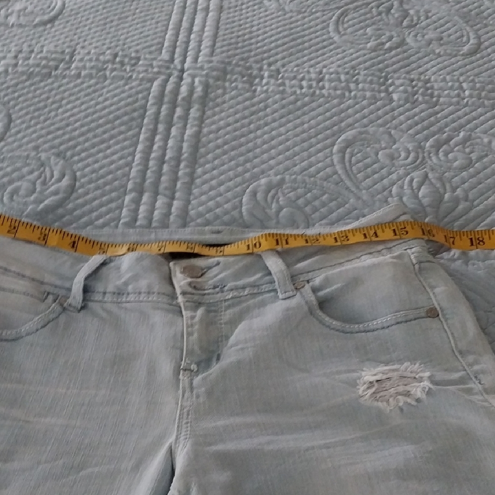 Absolutely Famous Blue Boyfriend Jeans Distressed Capri